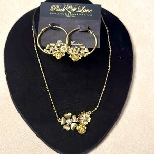 “Gardenia” Necklace and earrings